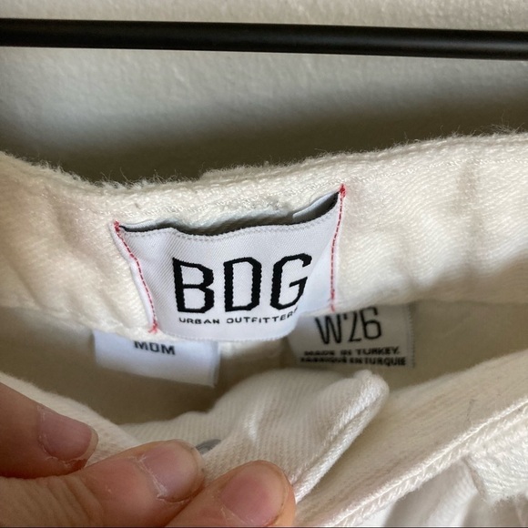 Urban Outfitters White Mom Jeans Size 26 - Picture 3 of 7